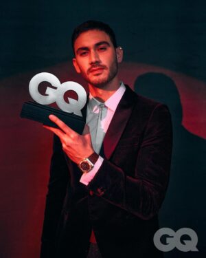 Alejandro Speitzer Instagram - Que honor haber sido el host de GQ Men of the year y haber compartido con tanto talento y grandes amigos 🤍

Gracias a todo el equipo de @gqmexico por seguir dando espacio a voces que nos inspiran. 

@bulgari 
@emporioarmani 
Styling - @victorblancostudio