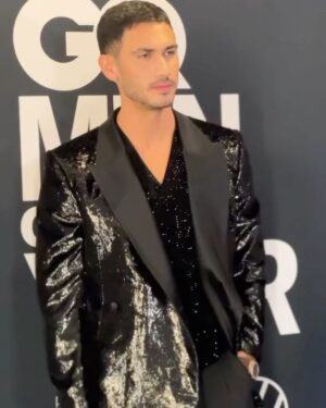 Alejandro Speitzer Instagram - Que honor haber sido el host de GQ Men of the year y haber compartido con tanto talento y grandes amigos 🤍

Gracias a todo el equipo de @gqmexico por seguir dando espacio a voces que nos inspiran. 

@bulgari 
@emporioarmani 
Styling - @victorblancostudio