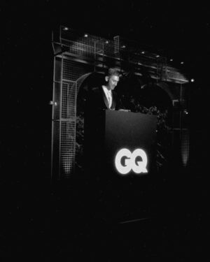 Alejandro Speitzer Instagram - Que honor haber sido el host de GQ Men of the year y haber compartido con tanto talento y grandes amigos 🤍

Gracias a todo el equipo de @gqmexico por seguir dando espacio a voces que nos inspiran. 

@bulgari 
@emporioarmani 
Styling - @victorblancostudio