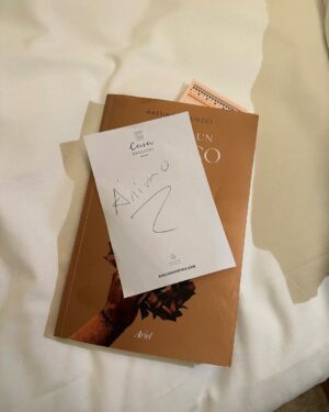 Alejandro Speitzer Instagram - Me he tenido que enfermar, y con ganas, para quedarme 4 días en casa. No recuerdo la última vez que pase tanto tiempo en ella, pero siendo honesto, cuanta falta me hacía… 

Está siendo, también, la oportunidad de escuchar a mi cuerpo (cosa que tengo que hacer más), de seguir leyendo, y de sentirme sin los distractores de allá afuera. 

Ánimo.