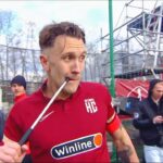 Aleksandr Tarasov Instagram - Это мало кому известно, но иногда футболистам нужна дозаправка во время матча!😶‍🌫️