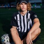 Aleksandr Tarasov Instagram - Сегодня к первой официальной игре с болельщиками и прямой трансляцией, мы презентуем домашнюю форму команды «Родина Медиа»!⚽️ Как вам?👇🏼 📷 @tasha.manaenkova 🥋 @bitsyn_alya ⚽️ @tarasov23 ⚽️ @gasilin_11 ⚽️ @demchenko_iaroslav #РОДИНАМЕДИА
