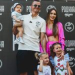Aleksandr Tarasov Instagram - До старта второго сезона остается несколько недель, формируем команду, приглашаем медейных личностей!🤗 Из грядущих дел: - Продолжать просмотр игроков - Найти и определиться с тренером - Встретиться и определиться с информационным спонсором и с генеральным - Разработка формы - Выбрать дату под товарищеский матч с Броуками - Запустить новую рубрику на YouTube - Разблокировать инст команды #РодинаМедиа