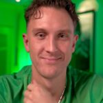 Aleksandr Tarasov Instagram - Тебе решать, чем ты хочешь заниматься! Присоединяйся к Green Baboon! Запиши с друзьями reels, видео-пост или stories с танцем в стиле Green Baboon, покажи как вы отрываетесь и получи ценный приз от бренда – брендированный лонгборд, виниловый проигрыватель или подарочный набор. Условия конкурса: Для участия необходимо подписаться на аккаунт @gingreenbaboon , записать видео контент с танцем и отметить аккаунт бренда. #greenbaboon #Moscow #newyear