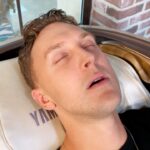 Aleksandr Tarasov Instagram - Я побывал в космосе 🌌 И это не выходя из дома. Как тебе такое, Илон? 🤯 Массажные кресла @yamaguchi.ru рвут все рекорды мира и мой собственный топ самых кайфовых вещей на свете. Интеллектуальное управление, режим невесомости, 72 массажные подушки. @mariakakdela готова продать душу за это кресло!)) Yamaguchi дарит 10.000 баллов по промокоду T_KILLAH для покупки подарков друзьям и близким🎄 Только в Инстаграм @yamaguchi.ru 👈🏼