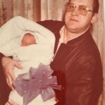 Aleksandr Tarasov Instagram - Сегодня моему папе исполнилось бы 75 лет! Вечная память и огромная любовь!❤️🙏🏻 Зацените на второй фотке, у меня соска, а батя на новом стиле!🔥 Вот в кого я шарю за шмот!☺️