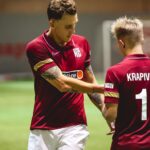 Aleksandr Tarasov Instagram - 3 года назад, когда я пришел на съемку 2Drots я впервые познакомился с @krapivnikov11, помню как после, подвозил Даню, мы очень душевно поболтали и с тех пор подружились!✊🏼 Я очень рад, что Крап примкнул к нашему клубу @fcnasporte, конечно сейчас будет много обсуждений и срача, как так ведь Дроты его вырастили и это семья, уверен что это так и останется для Крапа, но любому футболисту нужны тренировки и игры, что он сполна получит в нашем клубе!⚽️ Welcome to our family bro!❤️