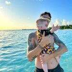 Aleksandr Tarasov Instagram - Какой кайф, те же места, новые эмоции! ☀️👶🏼 ❣️ @ritzcarltonmaldives The Ritz-Carlton Maldives, Fari Islands
