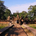 Alessandra Ambrosio Instagram - Banteay Srei temple… the “lady temple” 🪷✨💗 Banteay Srei ប្រាសាទបន្ទាយស
