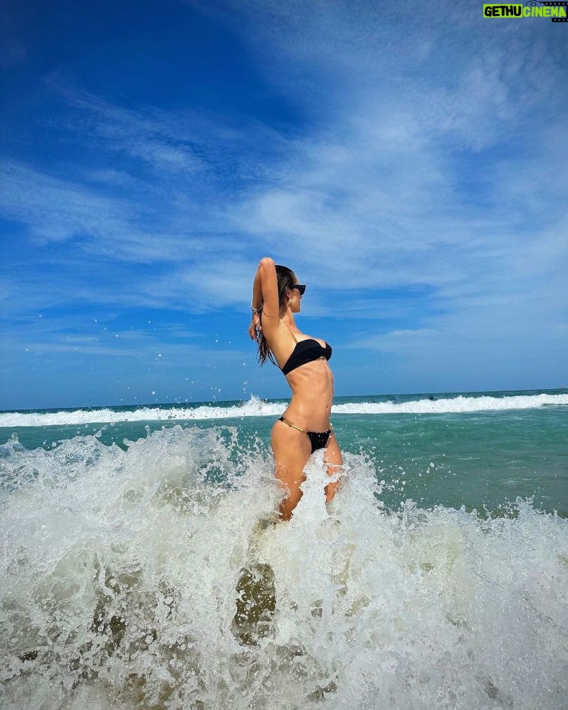 Alessandra Ambrosio Instagram - ocean girl 🐚🌊☀️ Praia Brava, Norte Da Ilha, Floripa