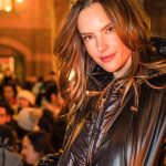 Alessandra Ambrosio Instagram - Aprés-ski ultimate fun times with @revolve & @fwrd #REVOLVEwinter #FWRDwinter 🎿⛷️❄️ The Snow Lodge