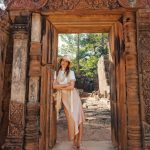 Alessandra Ambrosio Instagram - Banteay Srei temple… the “lady temple” 🪷✨💗 Banteay Srei ប្រាសាទបន្ទាយស