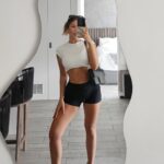 Alessandra Fuller Instagram - ¿Hacemos sorteo? Los leo 🙊 Amores el nuevo Z Flip5 es mucho más de lo que soñé 😍😍 Estoy amándolo!! Si tú también quieres dejar de soñar y tener el tuyo, ingresa a samsung.com y pídelo!! (Solo por lanzamiento te llevas el doble de almacenamiento sin pagar demás, por ejemplo, el Z Flip5 de 512 Gb al precio del modelo de 256 Gb) Además, encontrarás beneficios exclusivos en la web!!! ¡Únete al lado Flip!​ ❤️❤️❤️ @samsungpe ​ #TeamGalaxy #JoinTheFlipSide #WhitGalaxy #FlexMode #Ad #Publicidad