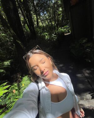 Alessandra Fuller Instagram - Te amo desde siempre y para siempre mi Perú ❤️ Me siento infinitamente agradecida de haber nacido en ti 🇵🇪🙏🏼✨ Felices fiestas patrias familia de mi vida 🥹❤️