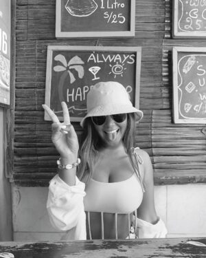 Alessandra Fuller Instagram - Te amo desde siempre y para siempre mi Perú ❤️ Me siento infinitamente agradecida de haber nacido en ti 🇵🇪🙏🏼✨ Felices fiestas patrias familia de mi vida 🥹❤️