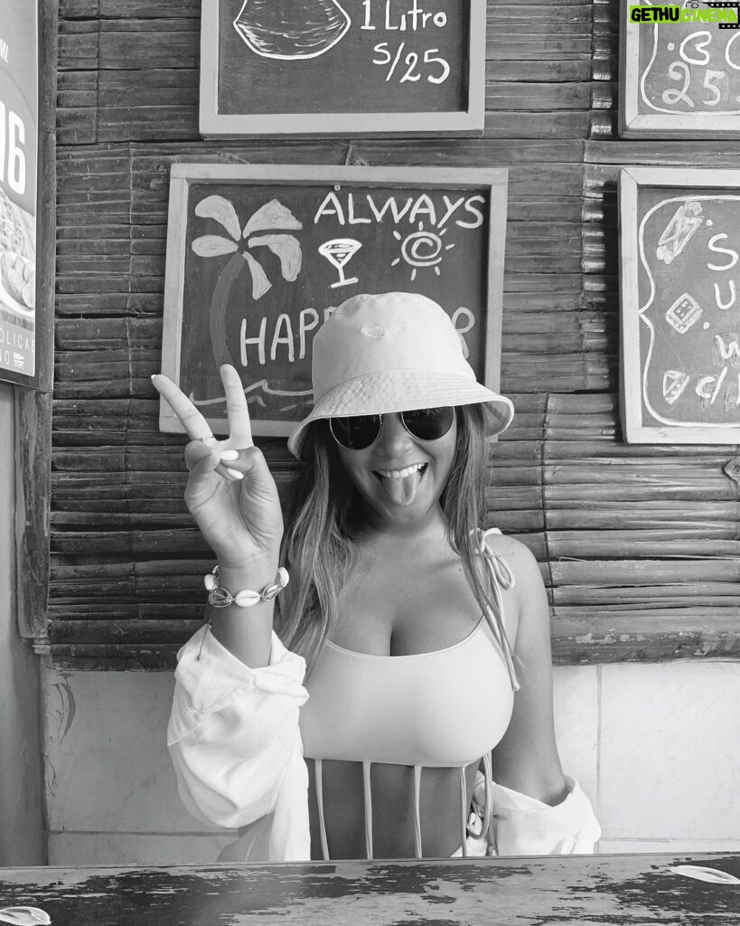 Alessandra Fuller Instagram - Te amo desde siempre y para siempre mi Perú ❤️ Me siento infinitamente agradecida de haber nacido en ti 🇵🇪🙏🏼✨ Felices fiestas patrias familia de mi vida 🥹❤️