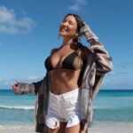 Alessandra Fuller Instagram - Amanecer aquí 🥹🙏🏼✨ Hoodie @mauiandsonsperu_oficial 🦋 St. Thomas, Virgin Islands