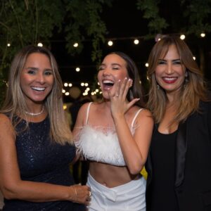 Alessandra Fuller Instagram - Nada como compartir la felicidad con las personas que amas!!! 😍🥹

Gracias infinitas 💍✨
Deco hermosa @partystoreperu 
Torta y dulces @dulcefinaoficial 
Dj @djsthefanosanchez_ 
Fotos impresas @fotonotaperu 
Foto fija @takeshionophoto 
🤍🤍🤍🤍🤍🤍🤍🤍🤍🤍