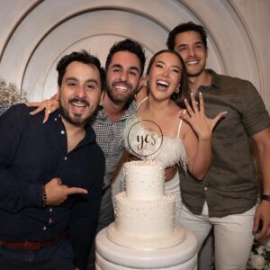 Alessandra Fuller Instagram - Nada como compartir la felicidad con las personas que amas!!! 😍🥹

Gracias infinitas 💍✨
Deco hermosa @partystoreperu 
Torta y dulces @dulcefinaoficial 
Dj @djsthefanosanchez_ 
Fotos impresas @fotonotaperu 
Foto fija @takeshionophoto 
🤍🤍🤍🤍🤍🤍🤍🤍🤍🤍