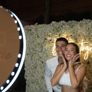 Alessandra Fuller Instagram - Nada como compartir la felicidad con las personas que amas!!! 😍🥹

Gracias infinitas 💍✨
Deco hermosa @partystoreperu 
Torta y dulces @dulcefinaoficial 
Dj @djsthefanosanchez_ 
Fotos impresas @fotonotaperu 
Foto fija @takeshionophoto 
🤍🤍🤍🤍🤍🤍🤍🤍🤍🤍