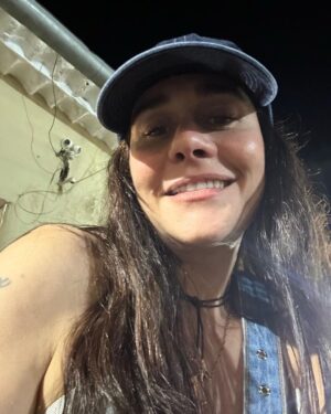 Alessandra Negrini Instagram - Sextou ☀️🌙🧢 Salvador