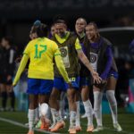 Alessandra Negrini Instagram - As canarinhas são brabas! 👏🏻🇧🇷⚽️ @selecaofemininadefutebol