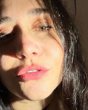 Alessandra Negrini Instagram - Quem aqui que gosta de fazer foto “conceito “ em quarto de hotel pode confessar agora!☝🏼