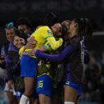 Alessandra Negrini Instagram - As canarinhas são brabas! 👏🏻🇧🇷⚽️ @selecaofemininadefutebol