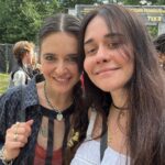 Alessandra Negrini Instagram - Entre a minha intimidade e o mundo lá fora, um abismo, mas a despeito da timidez, avanço. Importante abrir os olhos e olhar. Há amigos pelo caminho, graças a deus! E aquela vontadezinha no coração? Teimosa, é ela quem manda, eu só vou!😊 NY City