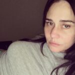 Alessandra Negrini Instagram - Eu não tenho muita paciência, as vezes eu acho tudo um pouco chato. Tenha uma boa noite e não leve tão a sério, é meu espírito gótico querendo brincar!