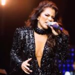 Alessandra Rosaldo Instagram - GIVEAWAY‼️🚨📣📣 Estamos muy emocionadas de anunciar este giveaway exclusivo para nuestros suscriptores en la plataforma🥳 @alexrosaldo nos va a regalar 4 pases dobles para el concierto de @sentidosopuestosof este próximo jueves 26 de octubre en el @pepsicenterwtc 🤩 No se pierdan esta oportunidad de celebrar el #EternamenteTour donde además se grabará un DVD en vivo💃🏻🎤 Requisitos para participar: - Estar suscrit@ en la plataforma de Método M - Vivir en la CDMX o área metropolitana ( el concierto es en CDMX) - Seguir las cuentas de @elmetodo_m @alexrosaldo @sentidosopuestosof @im_coaching - Escribe en los comentarios cómo Método M impacta tu vida - Escribe el título de tu canción favorita de #SentidosOpuestos L@s ganadores se anunciarán el miércoles 25 de octubre a las 6pm hora CDMX en nuestras historias. #MetodoM #Monday #Giveaway #Bootcamp #BeABetterU🌟