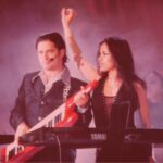 Alessandra Rosaldo Instagram - Jueves de cantar “Tu loco amor” en este #TBT ¿Están listos para escucharla este 26 de octubre en el @pepsicenterwtc. 🎶✨ 🎟️: linktr.ee/sentidosopuestos