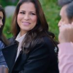 Alessandra Rosaldo Instagram - ¡Y que me cachan otra vez en el celular! ¡Pero es que tengo que revisar los envíos de mi negocio “Método M” sin tener que desconectarme de la plática. Tú me entiendes, ¿verdad Ais? #conversacionesdeemprendedoras 😉