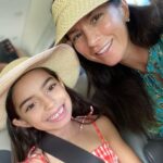 Alessandra Rosaldo Instagram - Mi niña hermosa 👧🏻 Te amo con todo mi ser. ¡Feliz día a todos los niños y niñas! #DeViajeConLosDerbez #NuevaTemporada Disponible solo en @primevideomx 🌎 @vix @vixplus 🇺🇸