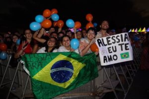 Alessia Cara Instagram - WE CAME TO BRAZIL🇧🇷 obrigadaaaaaaaa. beautiful time and beautiful people. what a way to wrap up this run. cannot wait to be back. Eu te amo muito!!! xx