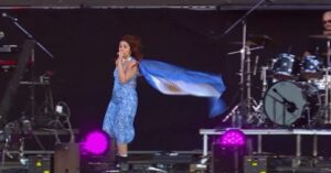 Alessia Cara Instagram - BUENOS AIRES 🇦🇷 I don’t have many words other than thank you and I will remember this forever. first time here and you welcomed us in the warmest, most incredible way. unreaaaaaaaaal. I’m from Brampton, Ontario what the hellll! wow. muchas muchas muchas gracias. cried lots. @lollapaloozaar