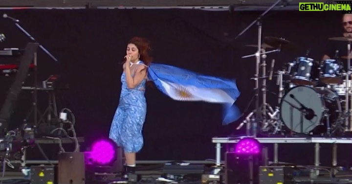 Alessia Cara Instagram - BUENOS AIRES 🇦🇷 I don’t have many words other than thank you and I will remember this forever. first time here and you welcomed us in the warmest, most incredible way. unreaaaaaaaaal. I’m from Brampton, Ontario what the hellll! wow. muchas muchas muchas gracias. cried lots. @lollapaloozaar
