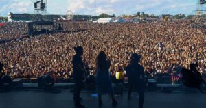 Alessia Cara Instagram - BUENOS AIRES 🇦🇷 I don’t have many words other than thank you and I will remember this forever. first time here and you welcomed us in the warmest, most incredible way. unreaaaaaaaaal. I’m from Brampton, Ontario what the hellll! wow. muchas muchas muchas gracias. cried lots. @lollapaloozaar