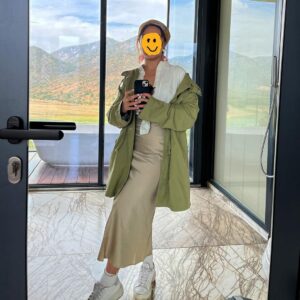 Alessia Cara Instagram - CHILE WE ARE HERE 🍇