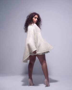 Alessia Cara Instagram - thank you @mood__magazine for having me🖤 full interview link in my story.