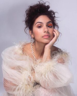 Alessia Cara Instagram - thank you @mood__magazine for having me🖤 full interview link in my story.