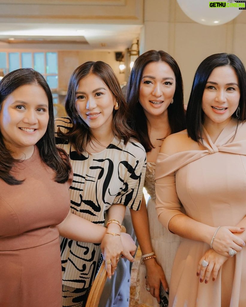 Alex Gonzaga Instagram - Celebrating baby no.2!!! New VLOG! The baby shower we threw for Ate with my new kumare’s 😂 grabe nakahalubilo ko na naman mga sosyal kong friends. #LinkinmyBio @niceprintphoto