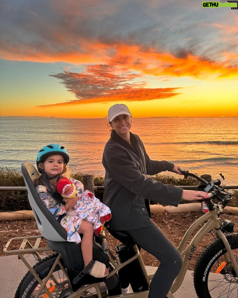 Alex Morgan Instagram - The last week of 2023 was one for the books. Onward and upward for 2024 🎆 San Diego, California