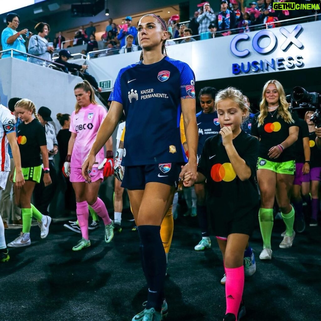Alex Morgan Instagram - On the weekends, I don’t dress for friends… San Diego, California