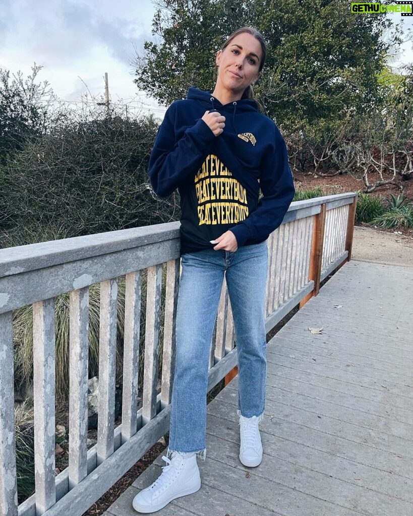 Alex Morgan Instagram - @beateverybody entered the chat! Check out the new Varsity Collection & go Bears🐻😜