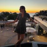 Alex Morgan Instagram - Sunsets&poems&smiles&poses