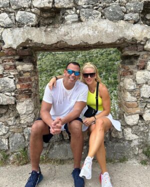 Alex Rodriguez Instagram - This is a vulnerable post, but I am going to share anyway because the last year of my health journey has been life changing. At the end of 2021, my family pointed out that I was looking unhealthy. Not what you want to hear, but I knew I wasn’t my best self.  It all came down to me making some key changes in my habits: 1. More plants, less red meat 2. Intermittent fasting  3. Night walks.  Small changes led to big results, and I’m feeling better than ever. Thank you @jac_lynfit for being my guide and support.  You coached me up to stay dedicated, motivated and improve each day.