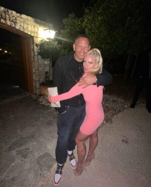 Alex Rodriguez Instagram - This is a vulnerable post, but I am going to share anyway because the last year of my health journey has been life changing. At the end of 2021, my family pointed out that I was looking unhealthy. Not what you want to hear, but I knew I wasn’t my best self.  It all came down to me making some key changes in my habits: 1. More plants, less red meat 2. Intermittent fasting  3. Night walks.  Small changes led to big results, and I’m feeling better than ever. Thank you @jac_lynfit for being my guide and support.  You coached me up to stay dedicated, motivated and improve each day.
