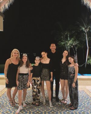 Alex Rodriguez Instagram - Happy New Year!! Wishing everyone health and happiness going into 2024 🎉