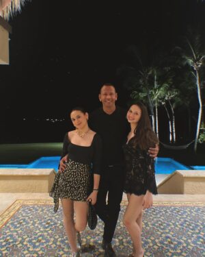 Alex Rodriguez Instagram - Happy New Year!! Wishing everyone health and happiness going into 2024 🎉